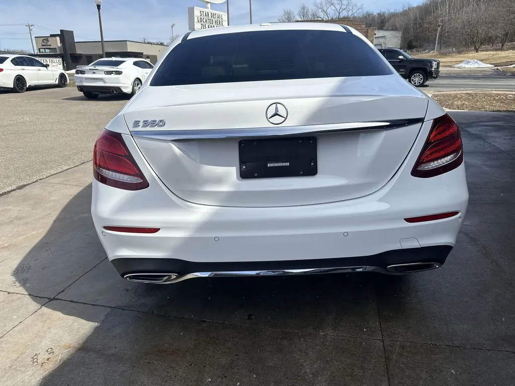 Mercedes-Benz E-Class photo 23