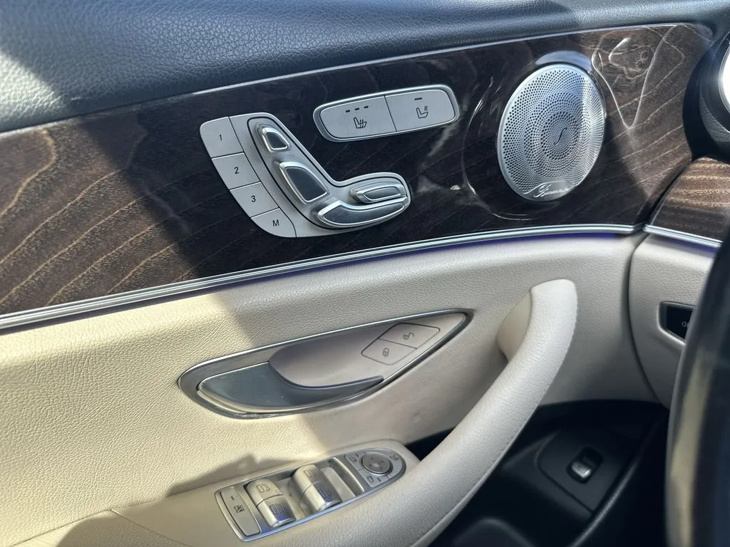 Mercedes-Benz E-Class photo 12
