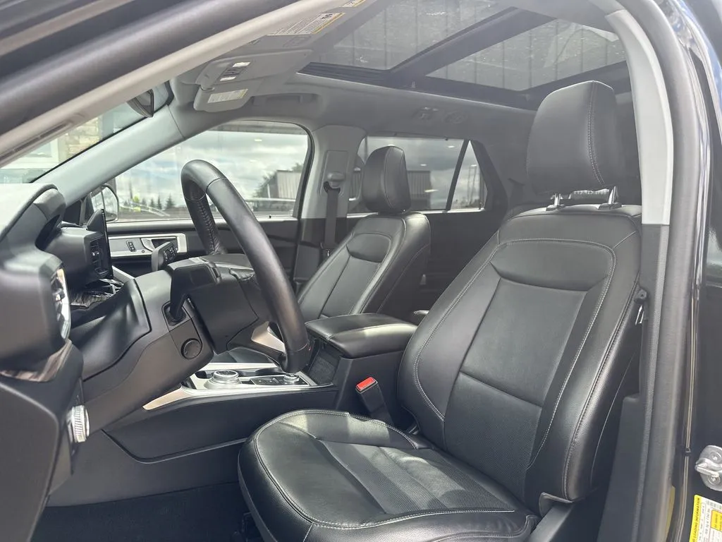 Ford Explorer photo 15