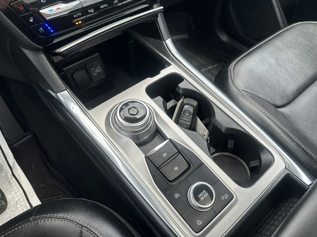 Ford Explorer photo 10