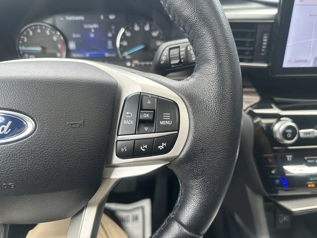Ford Explorer photo 11