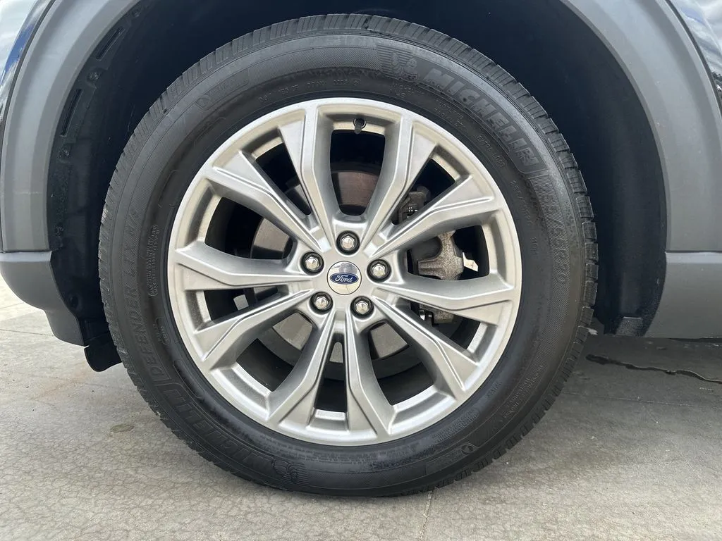 Ford Explorer photo 17