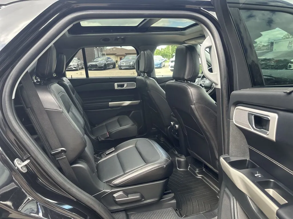 Ford Explorer photo 21