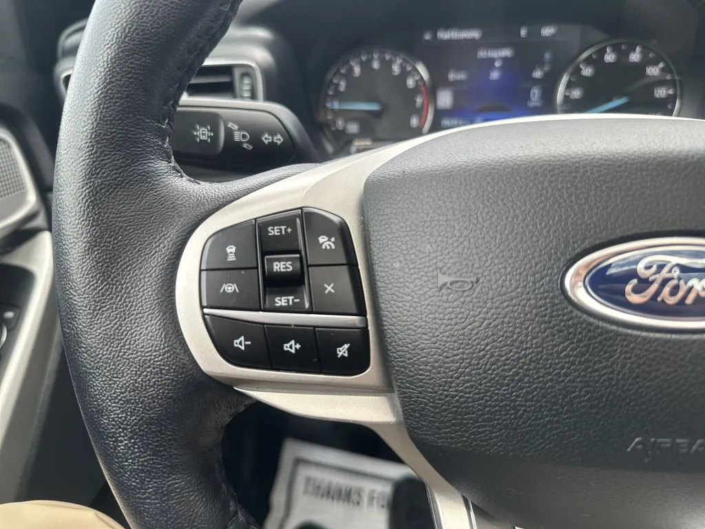 Ford Explorer photo 12