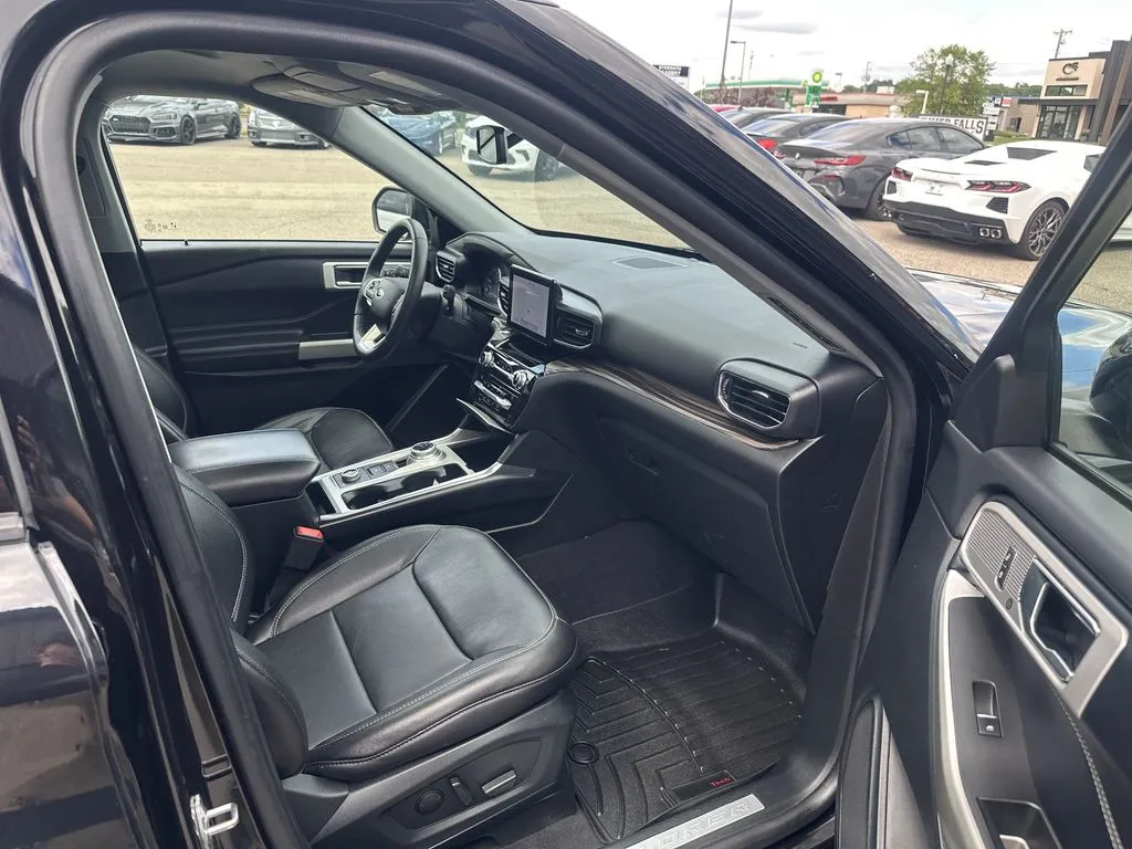 Ford Explorer photo 20
