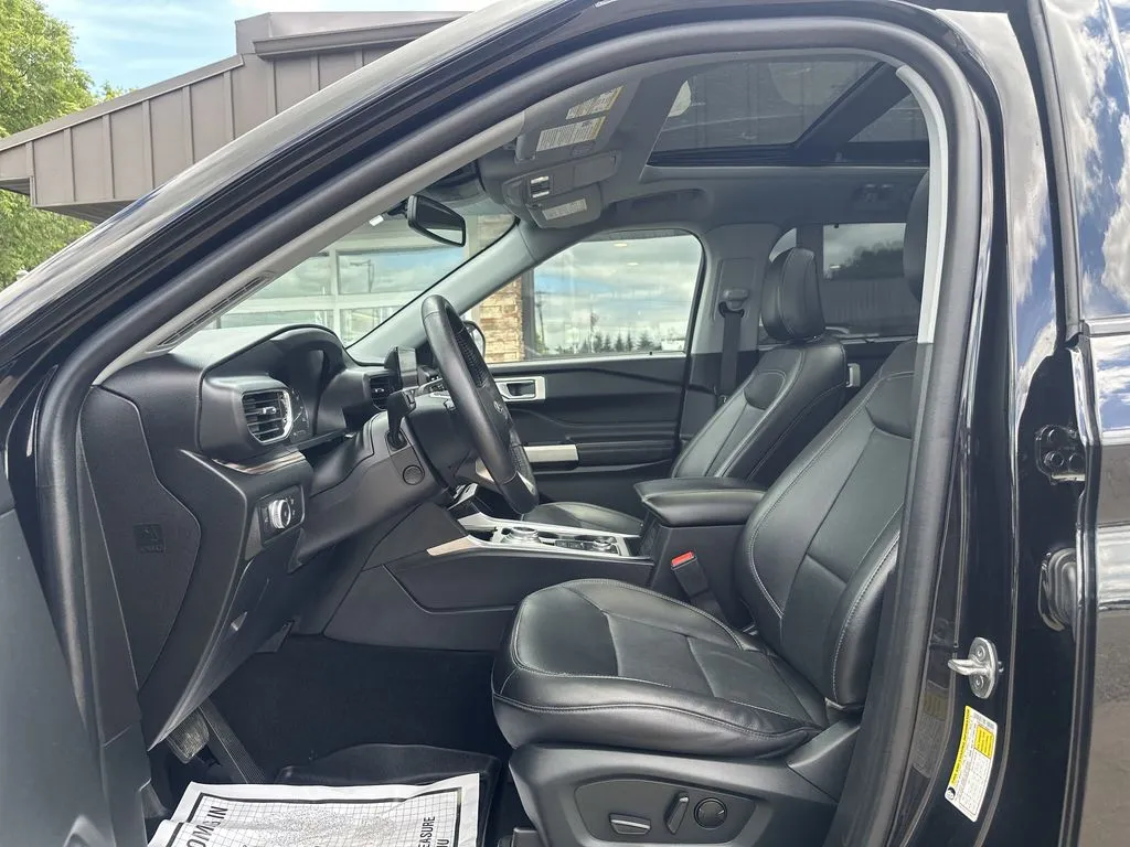 Ford Explorer photo 3