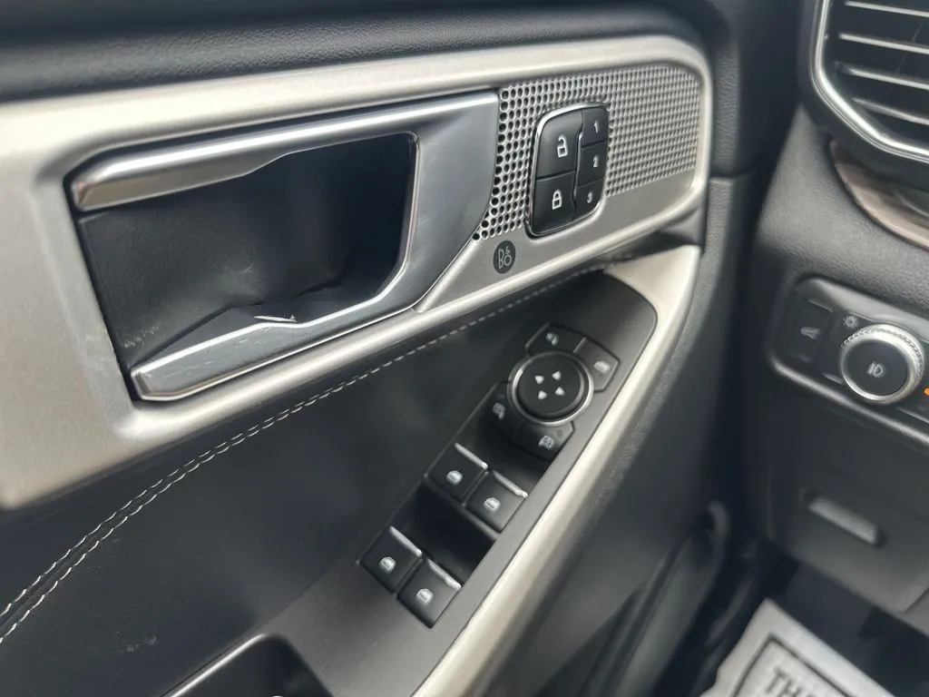 Ford Explorer photo 13