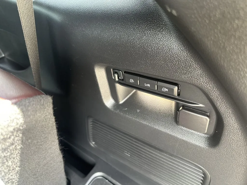 Ford Explorer photo 26