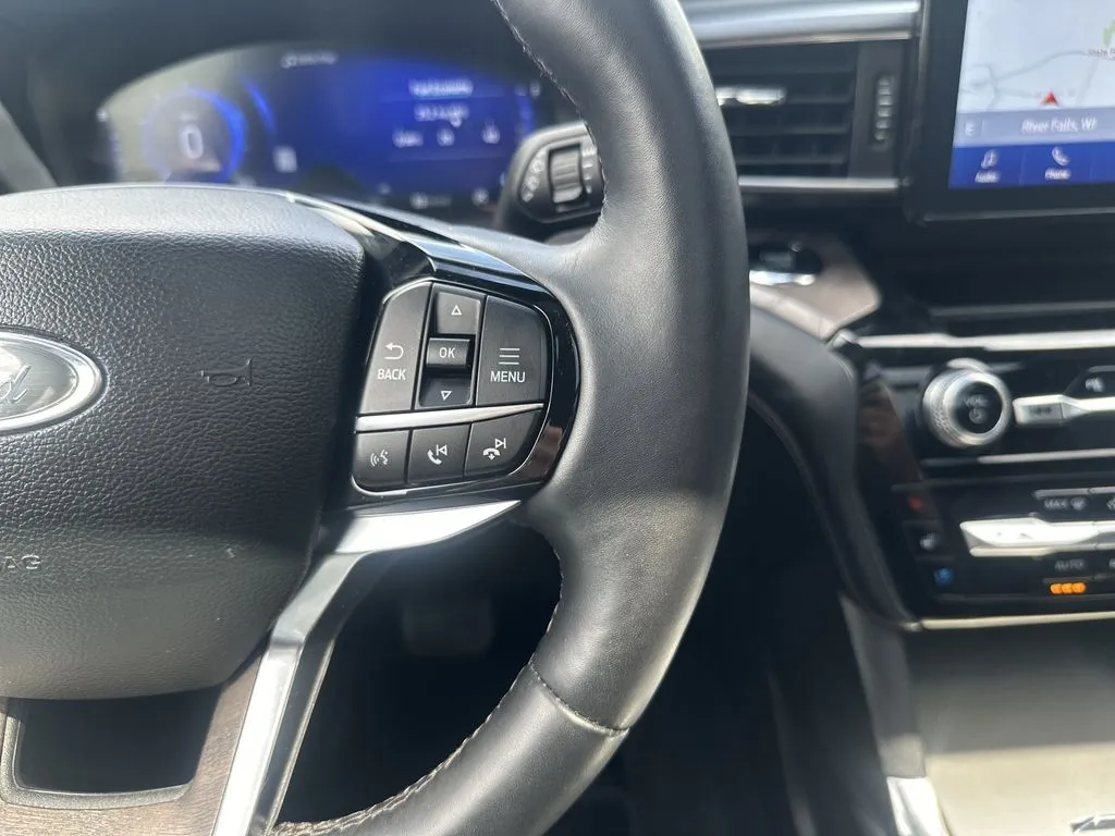 Ford Explorer photo 11