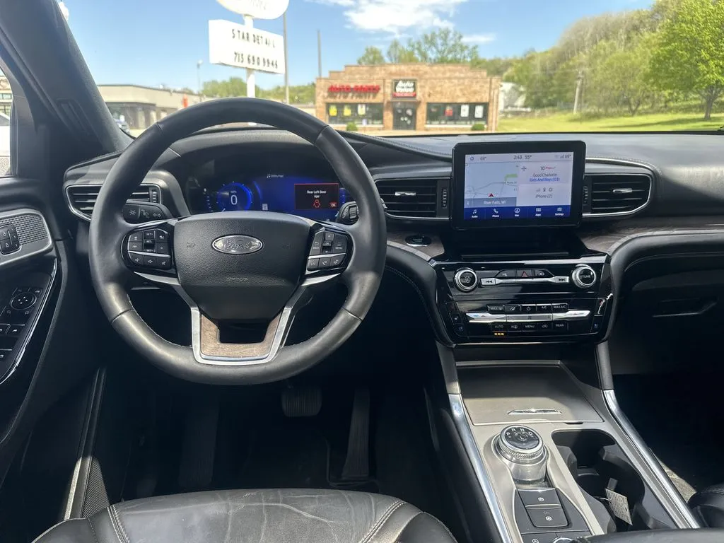 Ford Explorer photo 6
