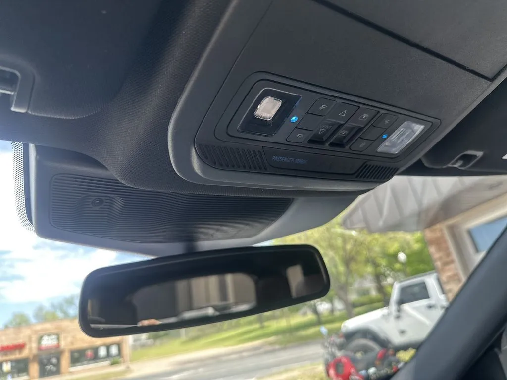 Ford Explorer photo 14
