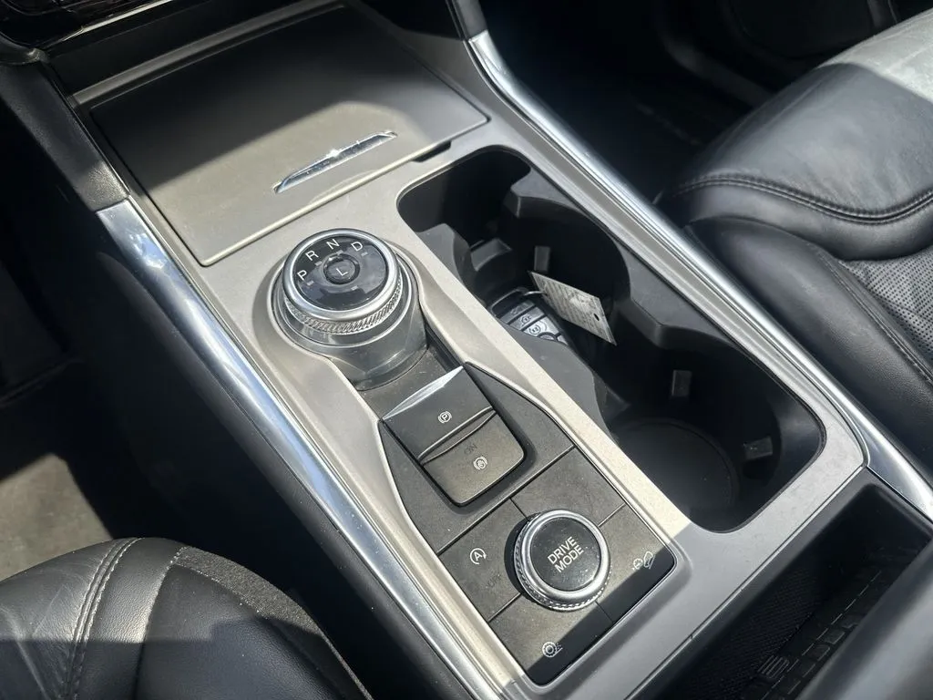 Ford Explorer photo 10