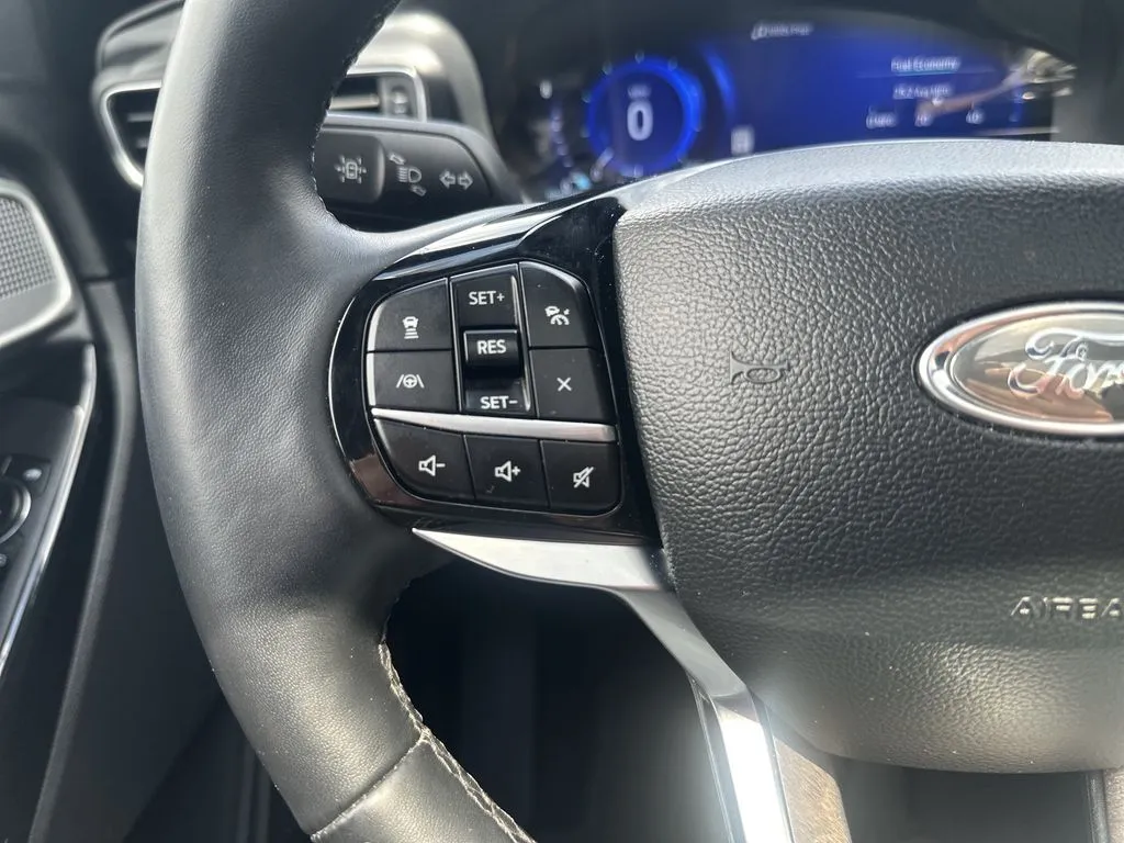 Ford Explorer photo 12