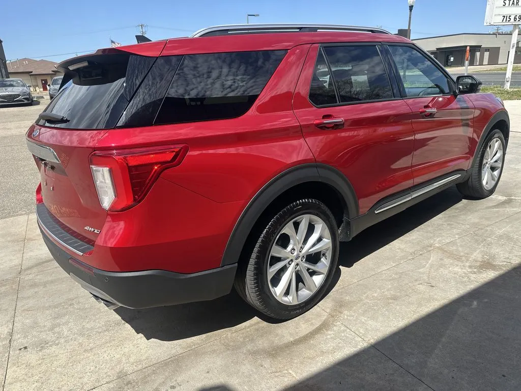 Ford Explorer photo 2
