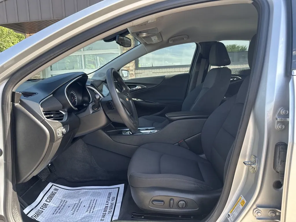 Chevrolet Malibu photo 3