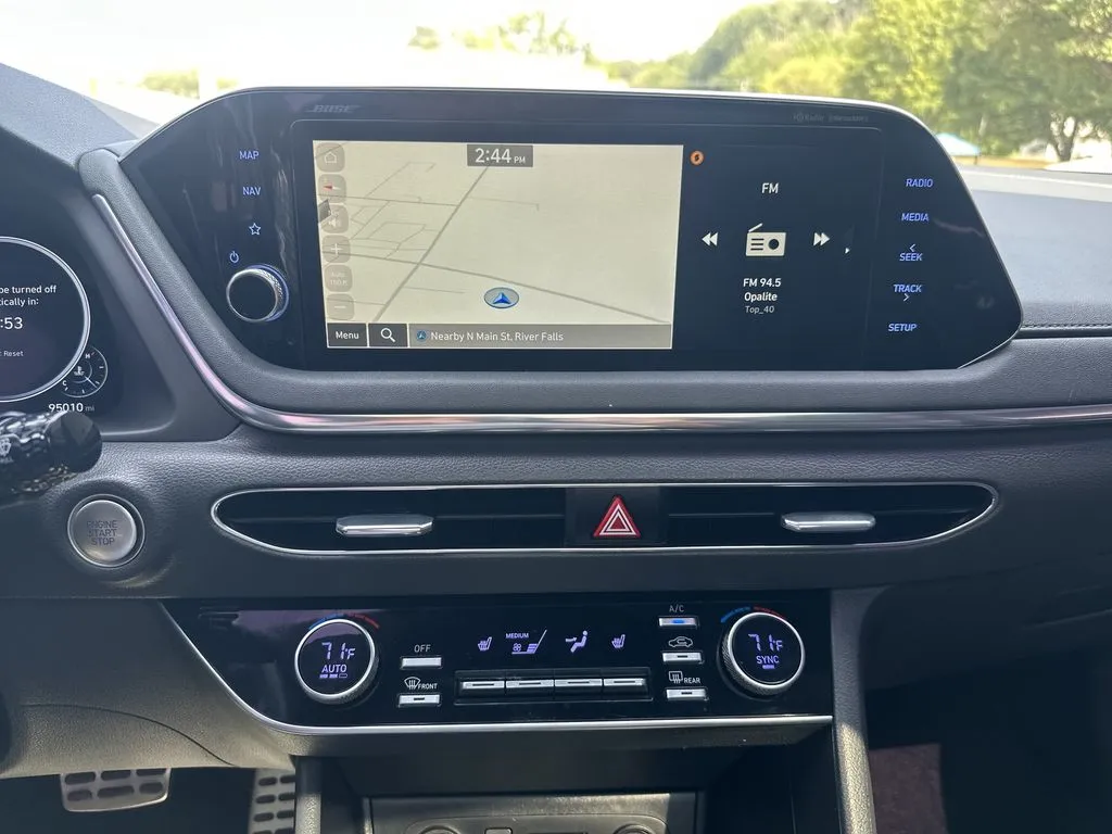 Hyundai Sonata photo 9