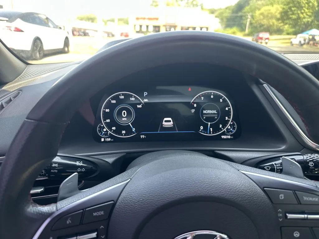 Hyundai Sonata photo 8