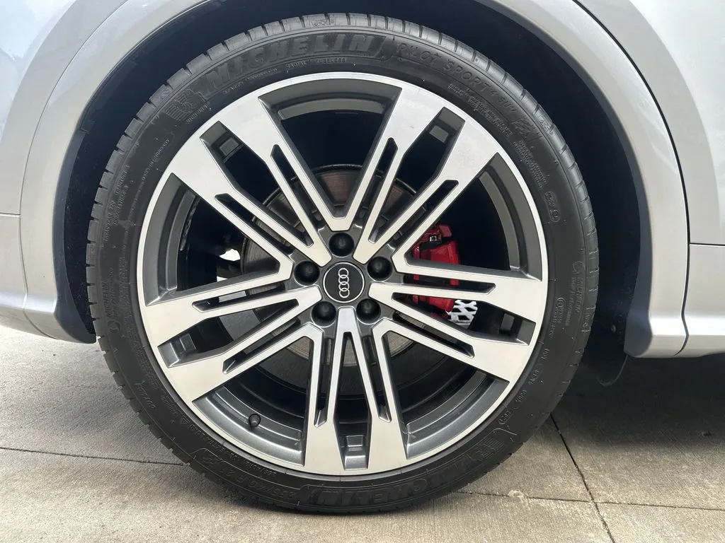 Audi SQ5 photo 25