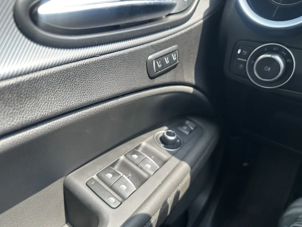Alfa Romeo Stelvio photo 13