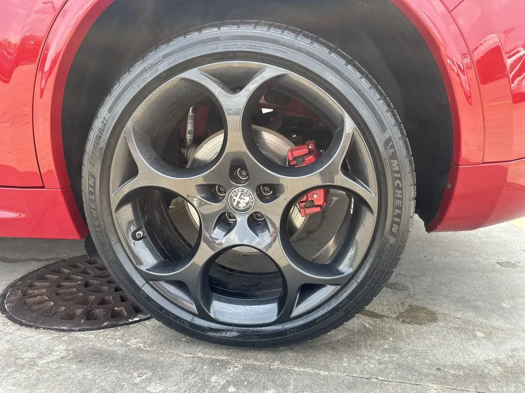 Alfa Romeo Stelvio photo 26