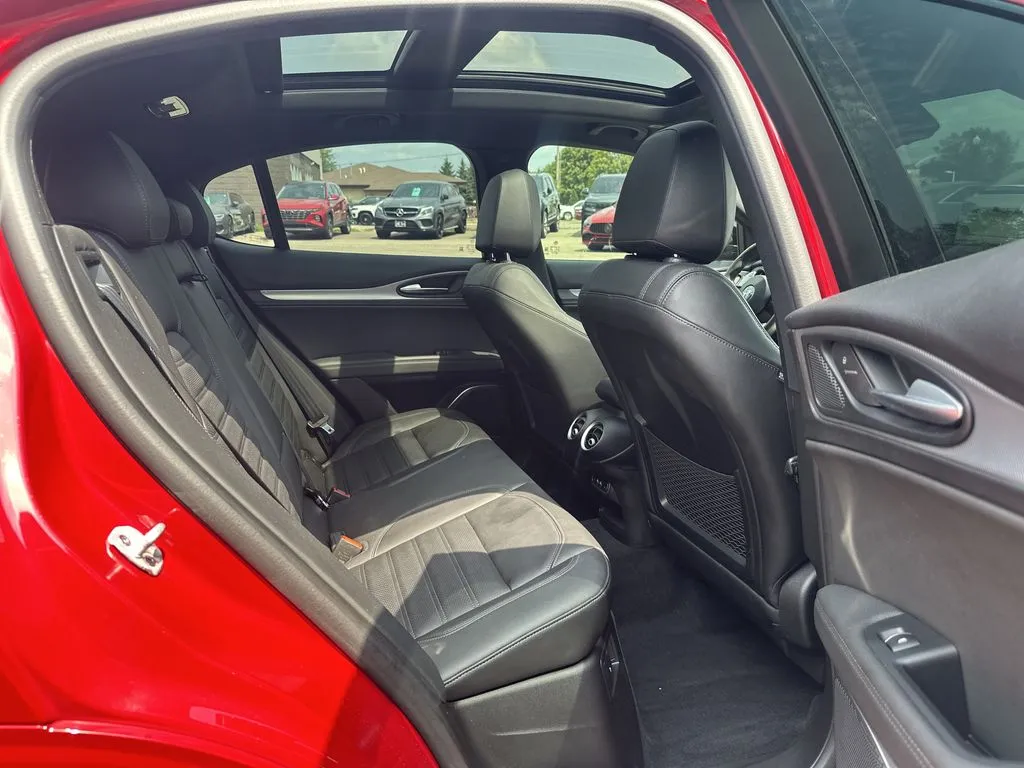 Alfa Romeo Stelvio photo 22