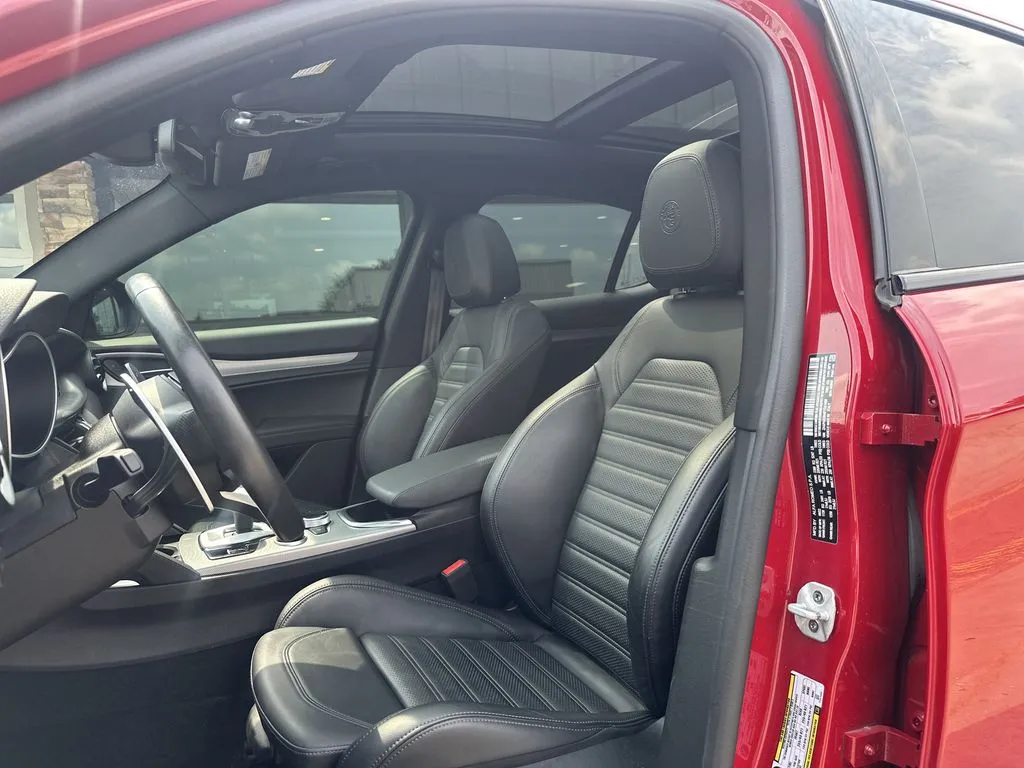 Alfa Romeo Stelvio photo 15