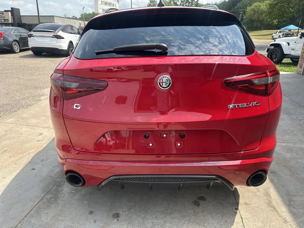 Alfa Romeo Stelvio photo 24
