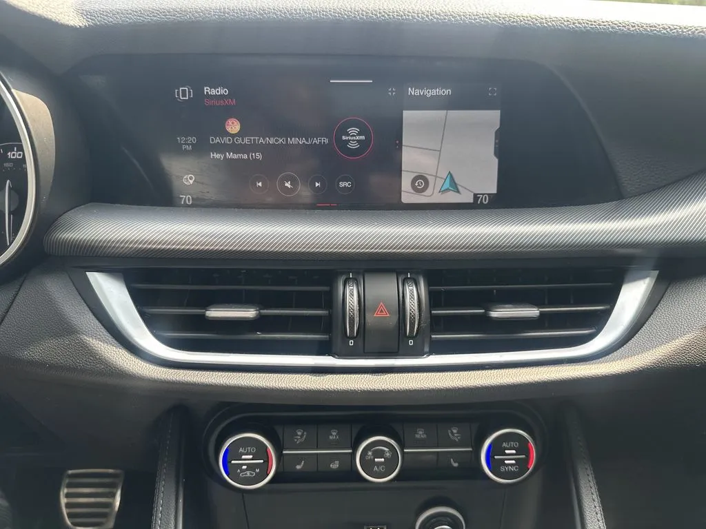 Alfa Romeo Stelvio photo 8