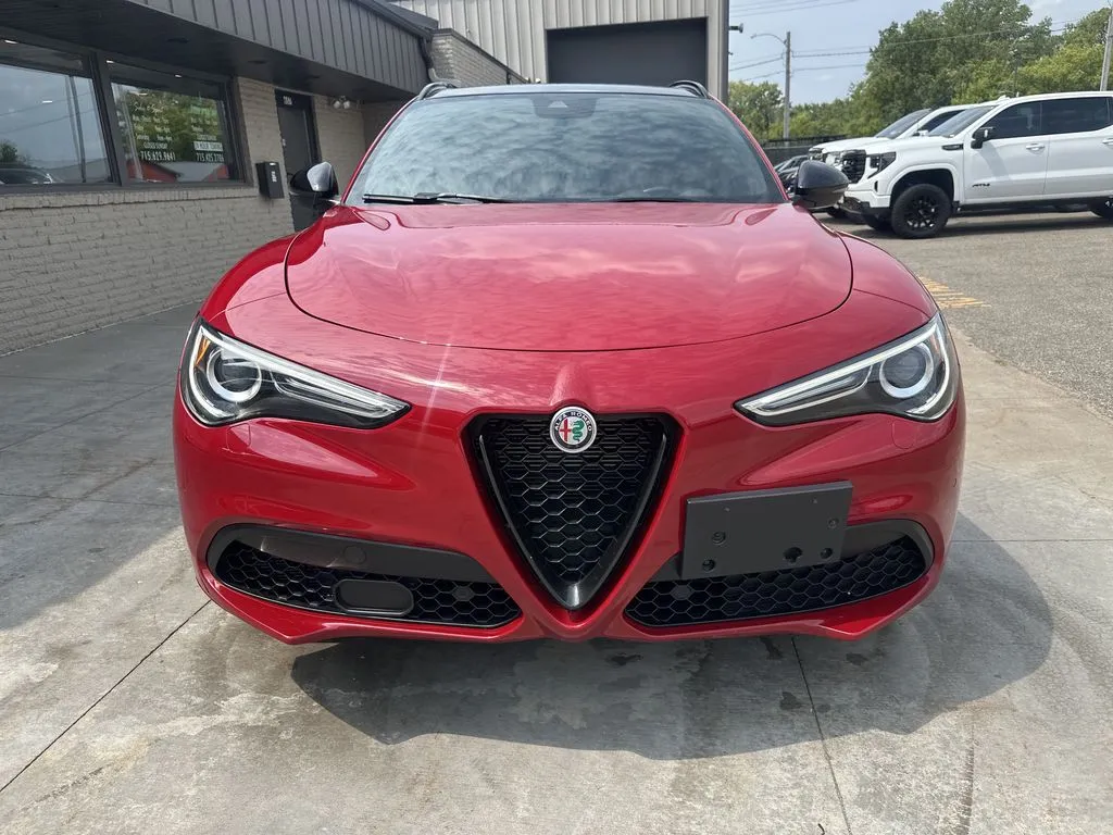 Alfa Romeo Stelvio photo 12
