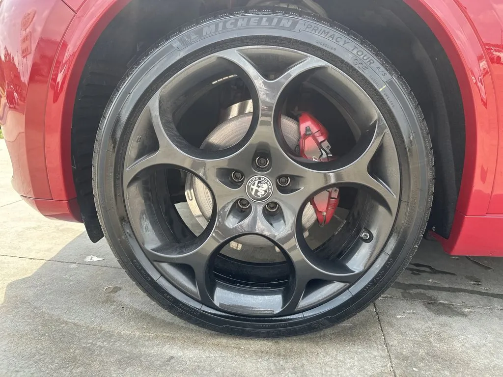Alfa Romeo Stelvio photo 19