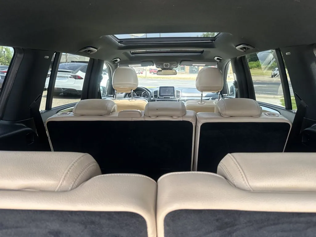 Mercedes-Benz GLS photo 29