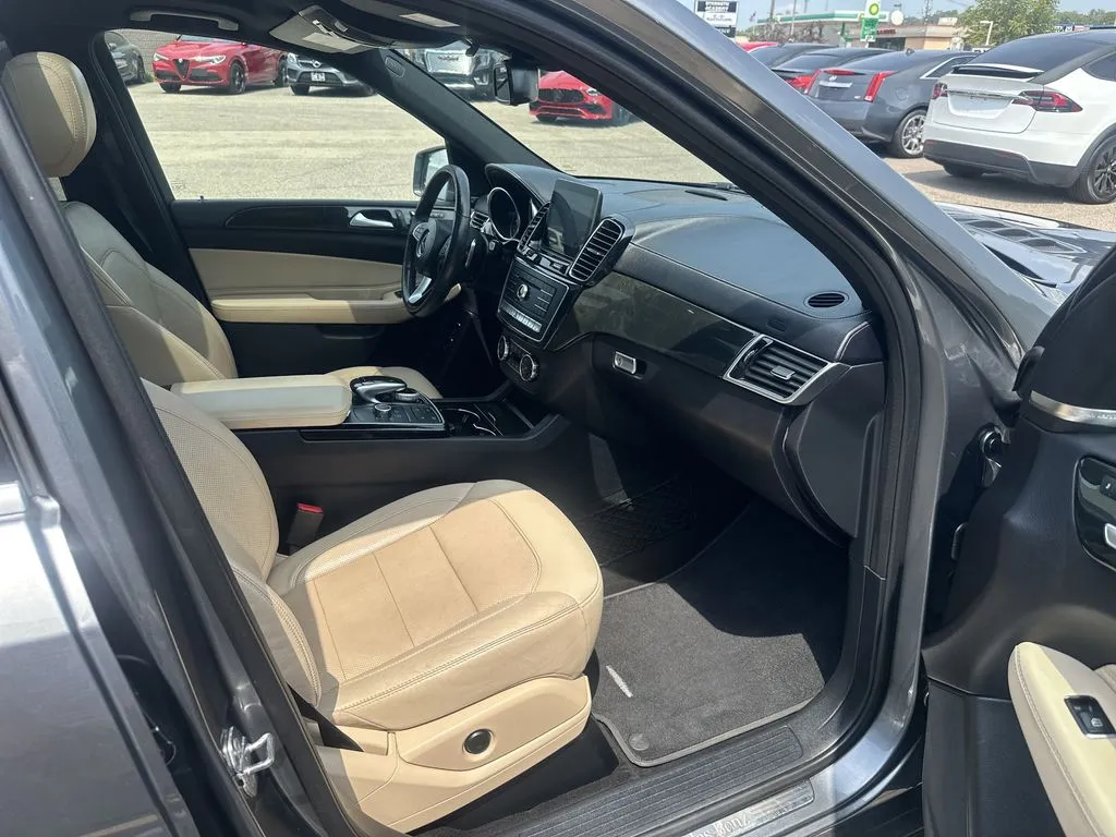 Mercedes-Benz GLS photo 21