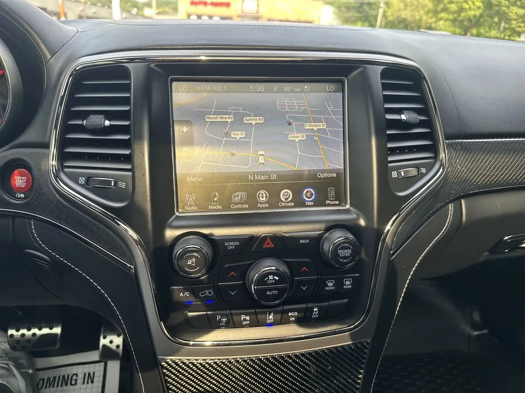 Jeep Grand Cherokee photo 8