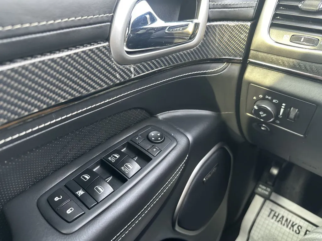 Jeep Grand Cherokee photo 12