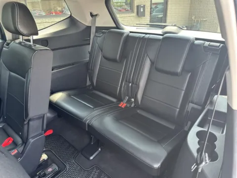 More photos of 2022 Volkswagen Atlas 2.0T SE w/Technology at River Falls Sales and Sport, WI
