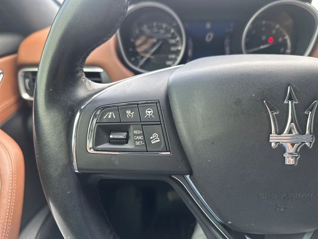 Maserati Levante photo 11