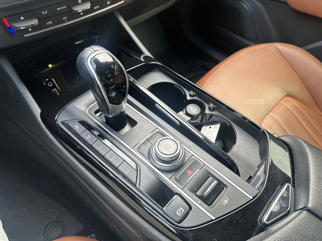Maserati Levante photo 9