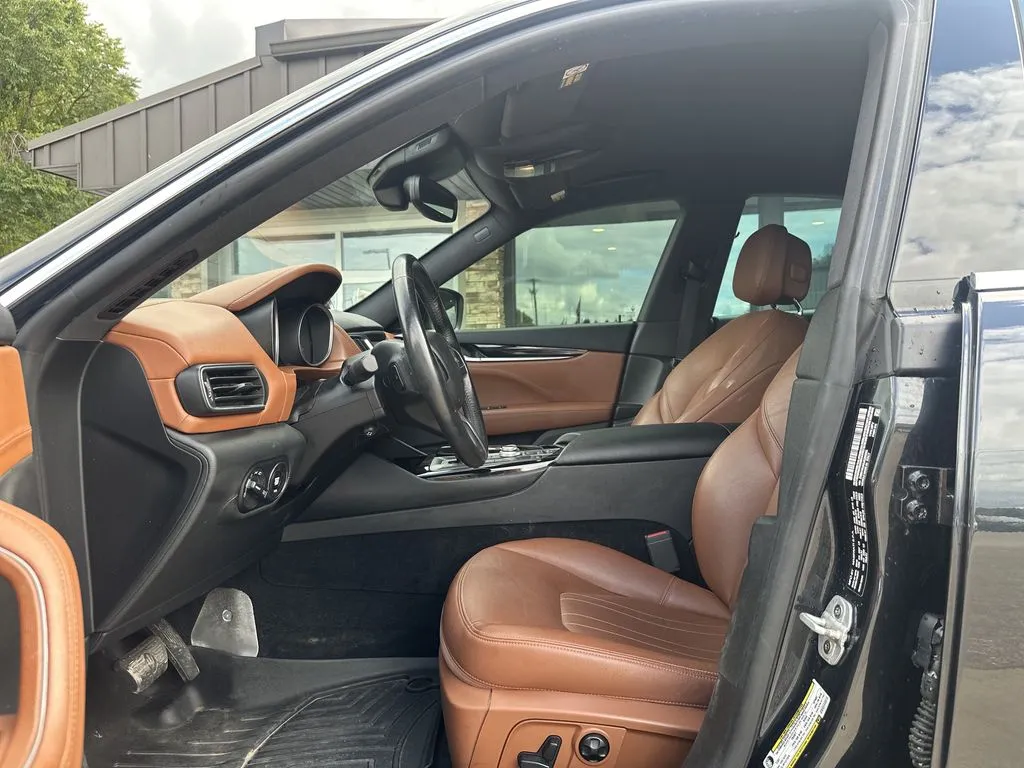 Maserati Levante photo 3