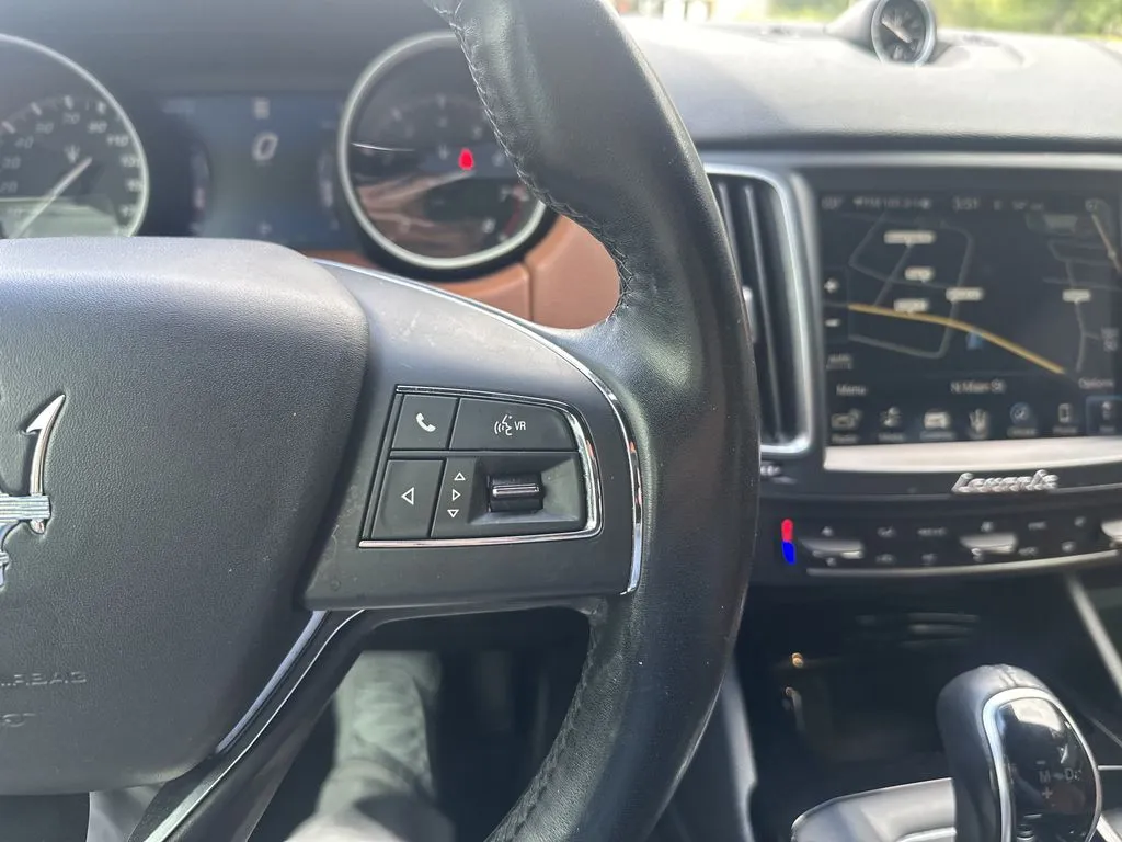 Maserati Levante photo 10