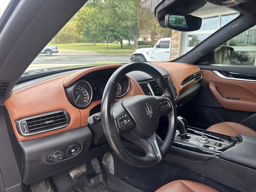 Maserati Levante photo 6