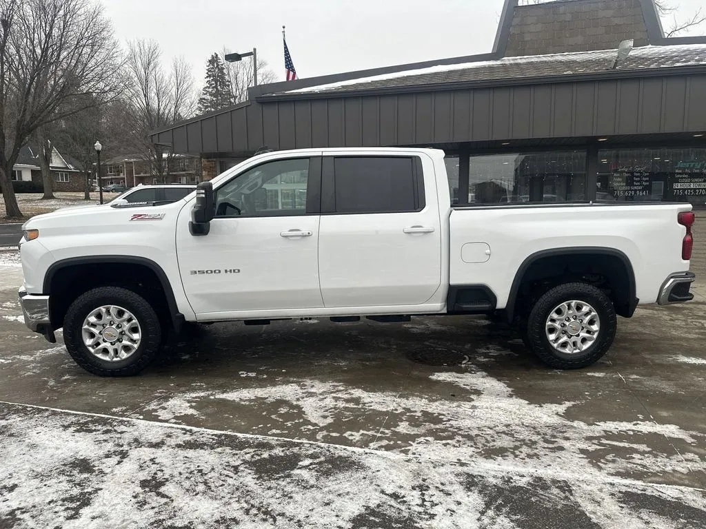 Chevrolet 3500HD photo 17