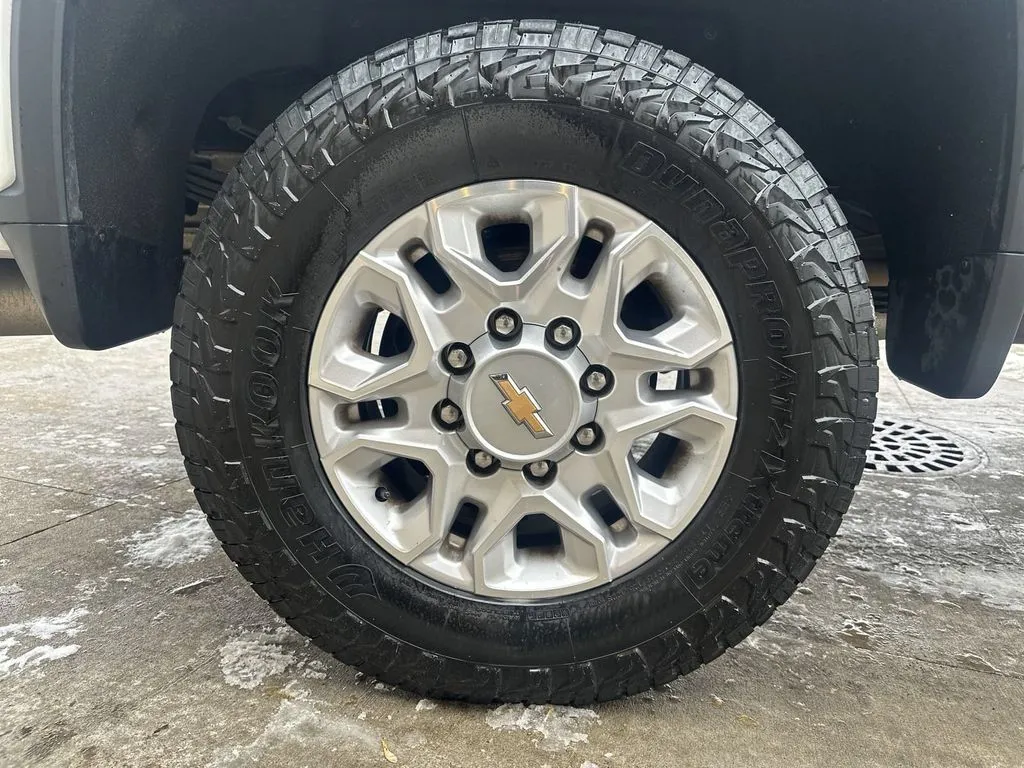 Chevrolet 3500HD photo 23