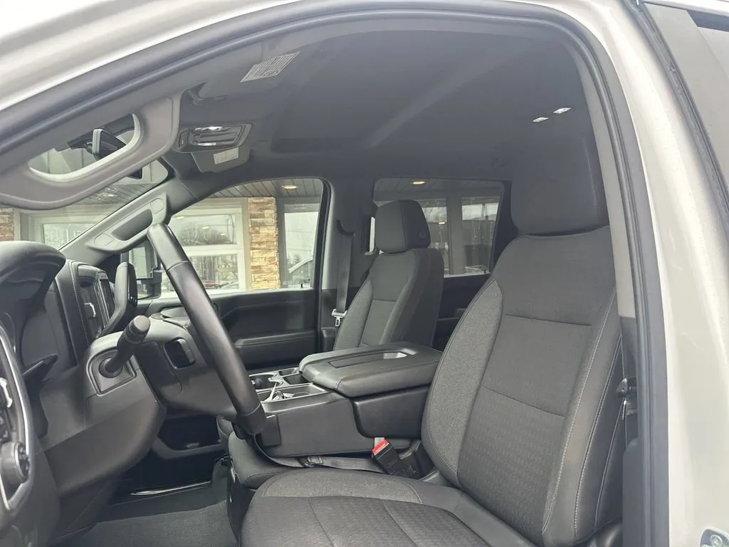 Chevrolet 3500HD photo 16