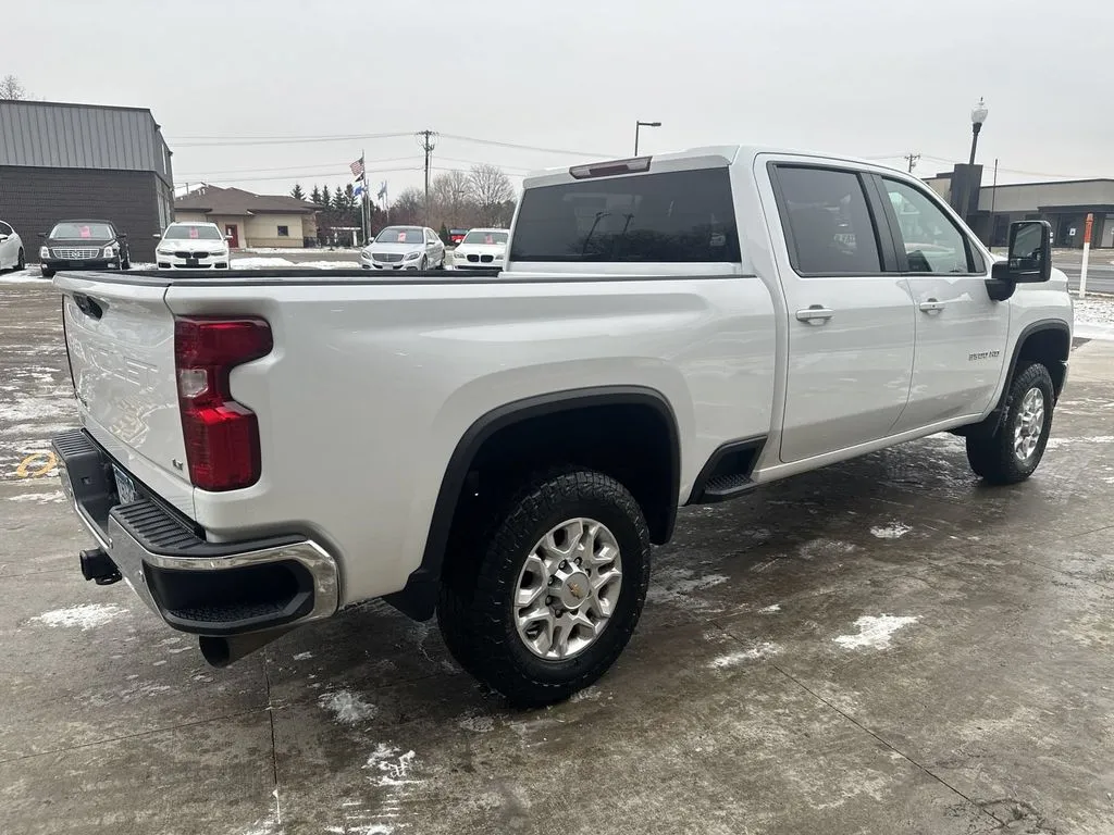 Chevrolet 3500HD photo 2