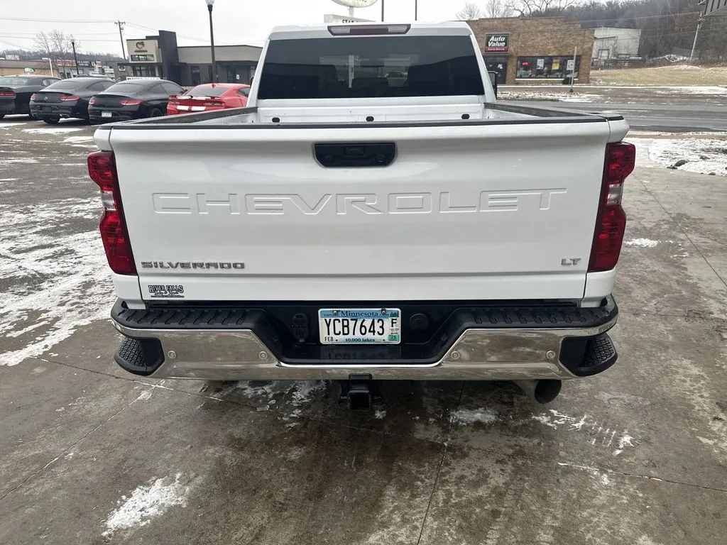 Chevrolet 3500HD photo 24