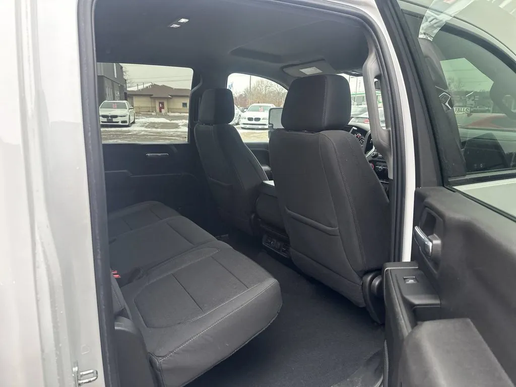Chevrolet 3500HD photo 22