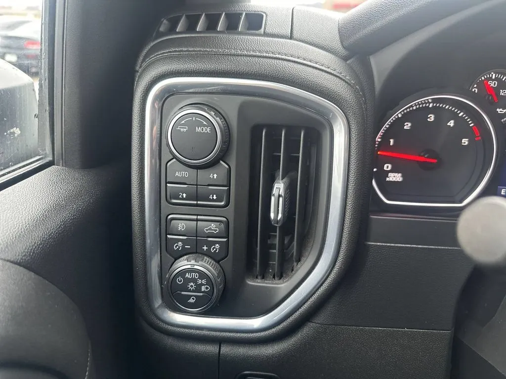Chevrolet 3500HD photo 12