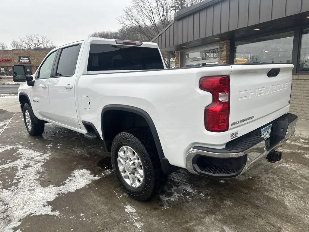 Chevrolet 3500HD photo 25
