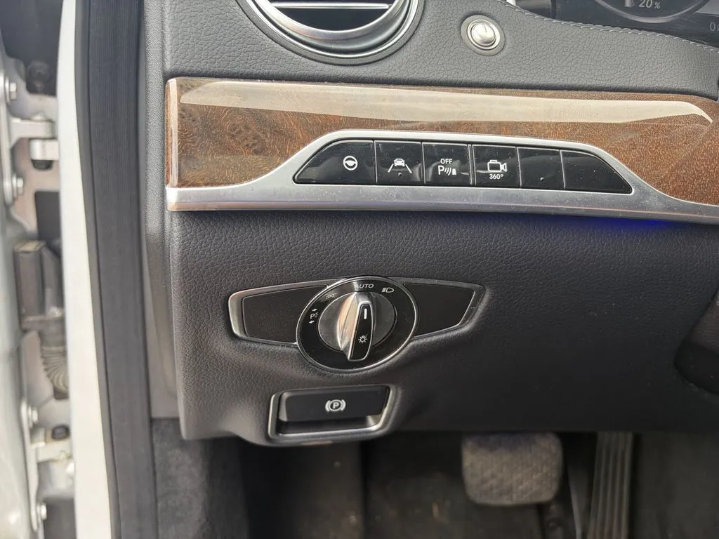 Mercedes-Benz S-Class photo 24