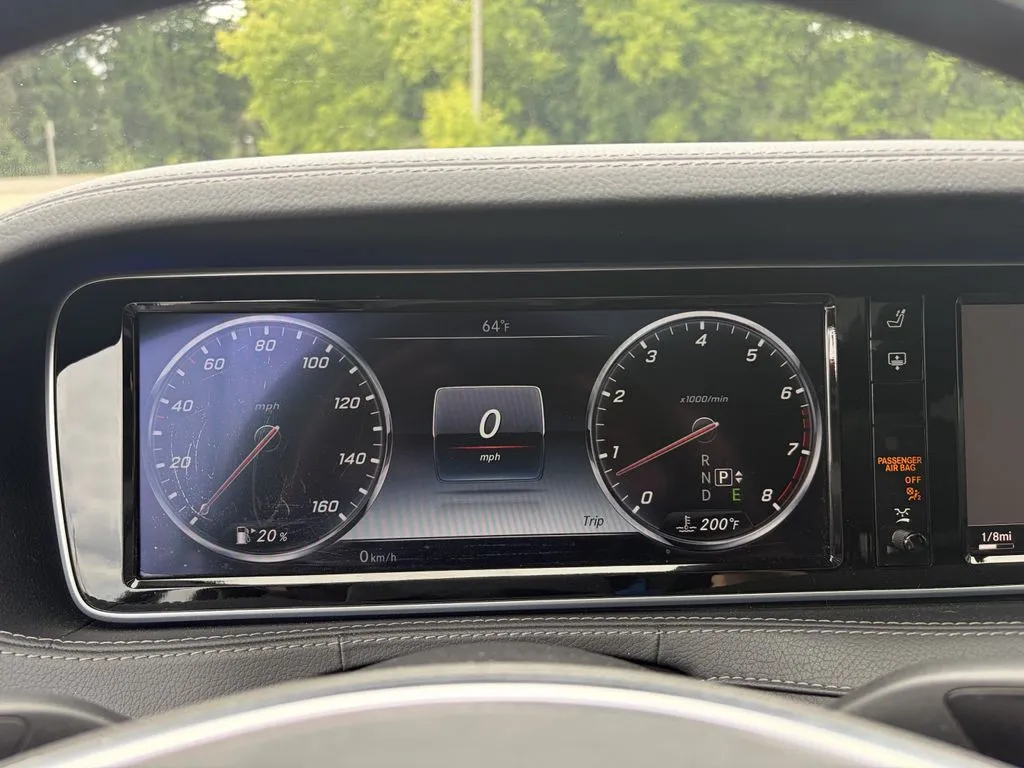 Mercedes-Benz S-Class photo 22
